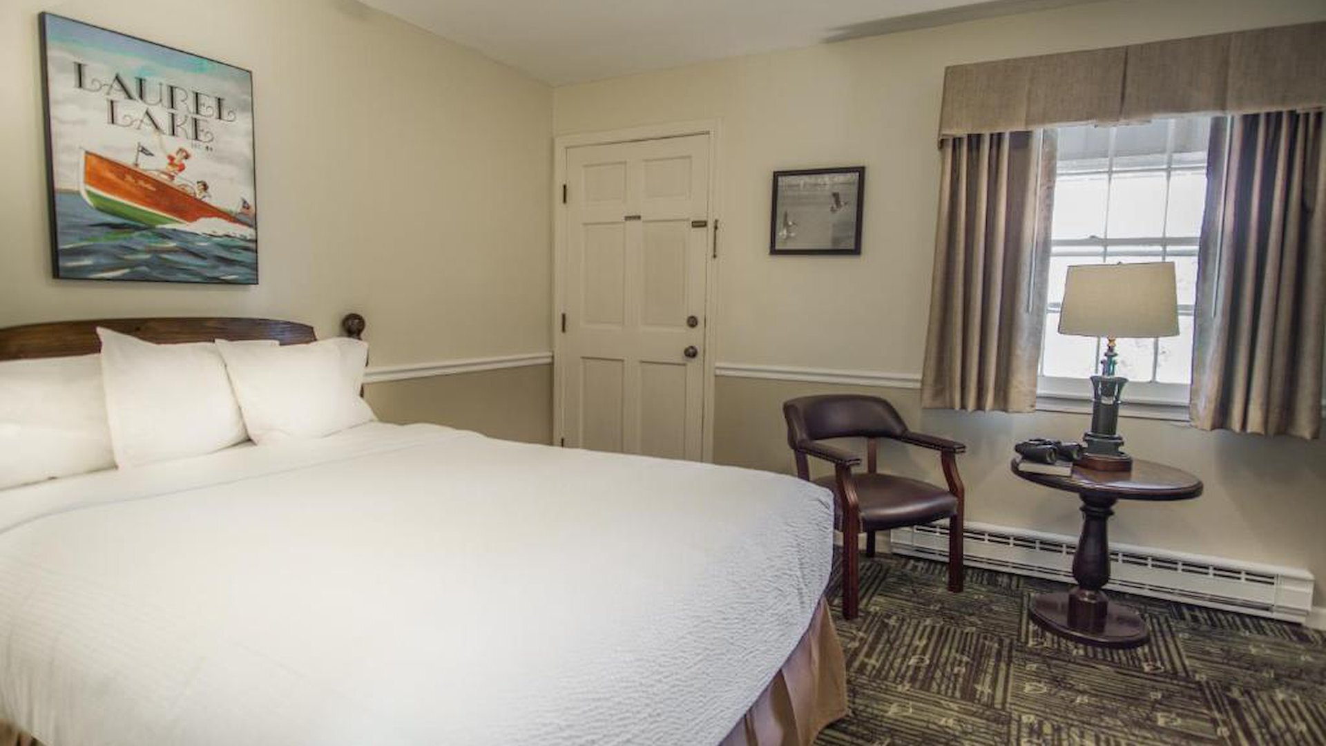 queen south lodge room yankee inn