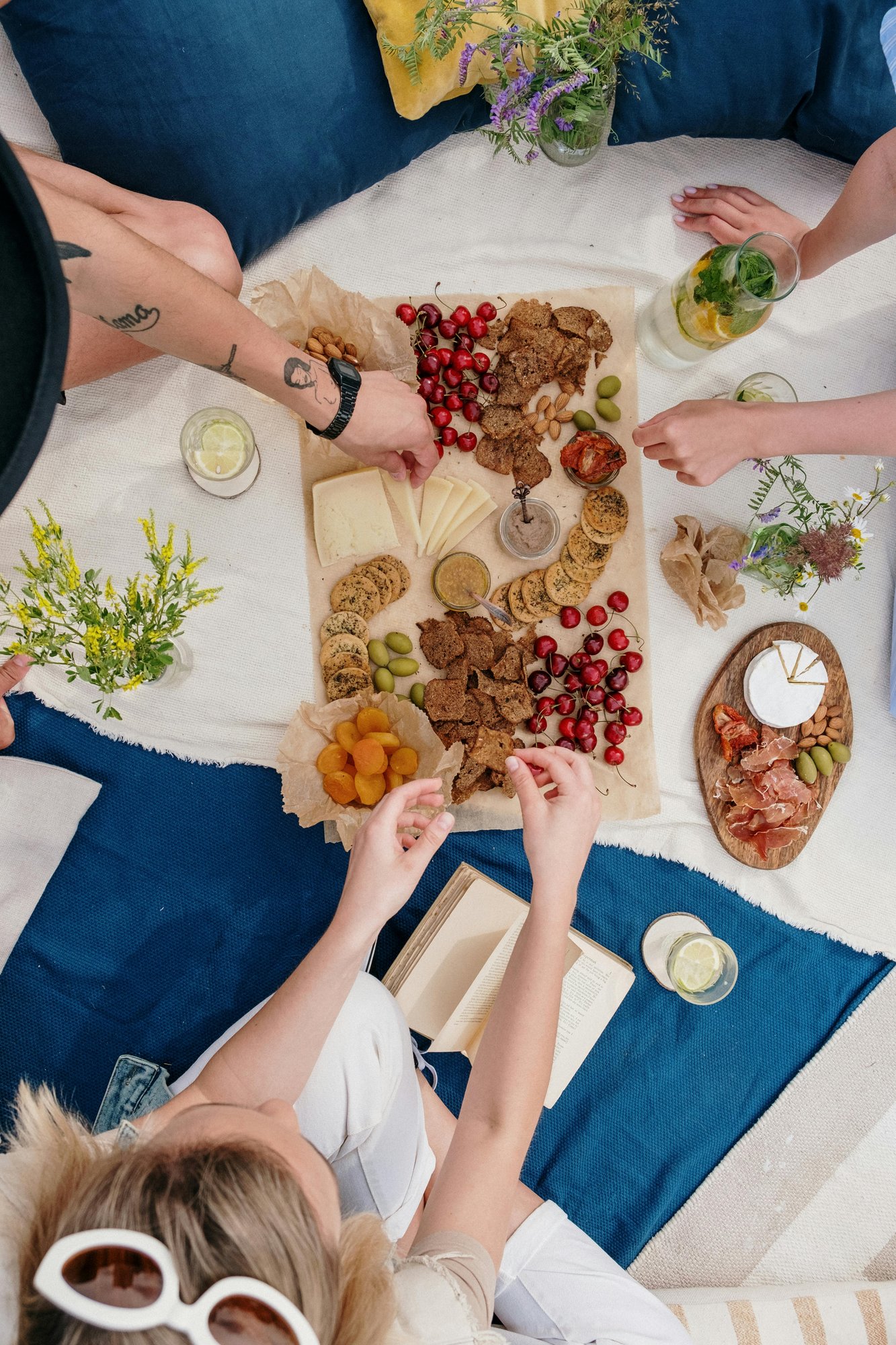 Guests can enjoy farm-fresh treats, open outdoor spaces, and a laid-back atmosphere that makes it perfect for a relaxing afternoon between activities.