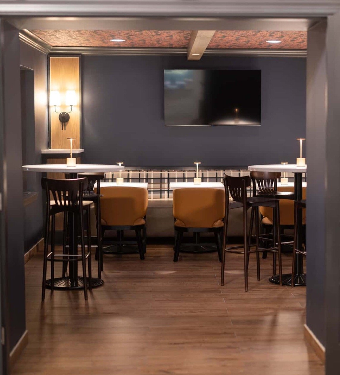 The Yankee Inn's Foxtail Lounge with a dimly lit atmosphere.
